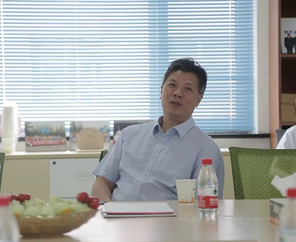 北新集团党委书记刘贵平一行到访鑫鑫木业参观交流