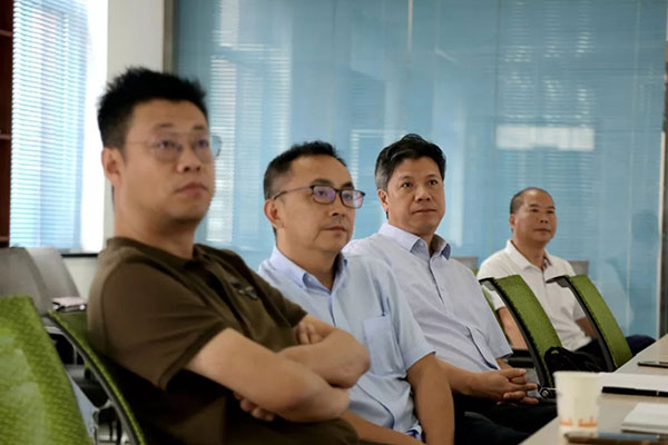 北新集团党委书记刘贵平一行到访鑫鑫木业参观交流