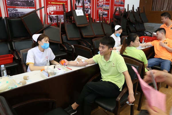 白云区钟落潭政府与合生雅居及广东狮子会联合开启关爱生命·无偿献血活动！