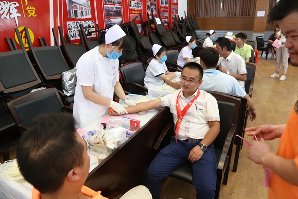 白云区钟落潭政府与合生雅居及广东狮子会联合开启关爱生命·无偿献血活动！