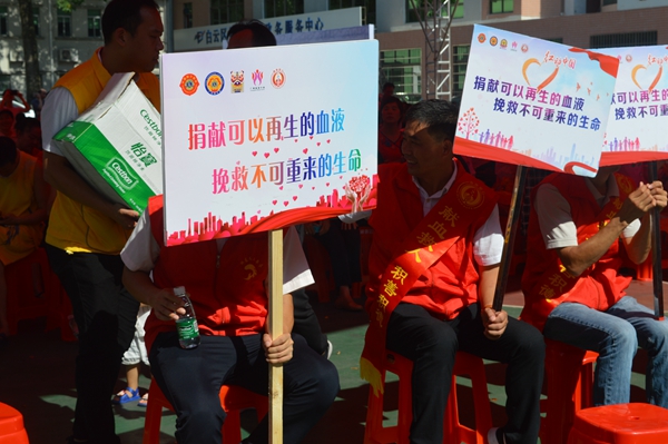 白云区钟落潭政府与广州定制家居行业协会及广东狮子会联合开启关爱生命·无偿献血活动!