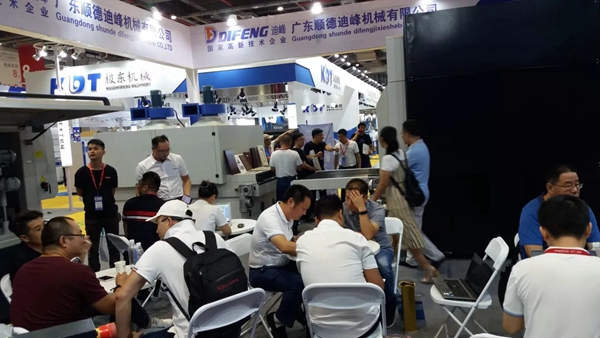 迪峰机械出席国际木工机械展,为涂装行业发展提供智能化支持