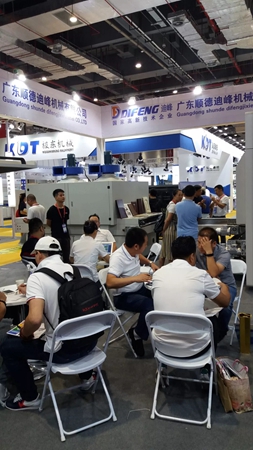 迪峰机械出席国际木工机械展,为涂装行业发展提供智能化支持
