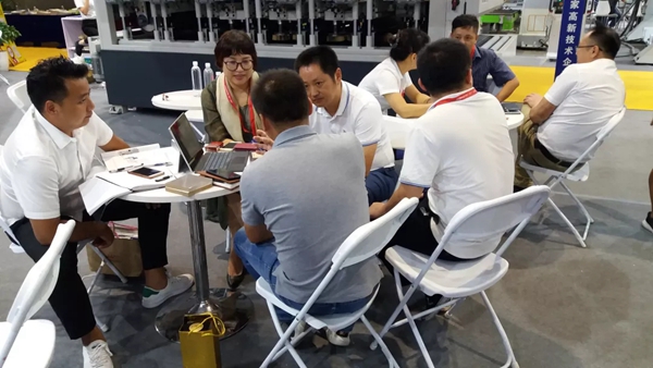 迪峰机械出席国际木工机械展,为涂装行业发展提供智能化支持