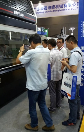 迪峰机械出席国际木工机械展,为涂装行业发展提供智能化支持