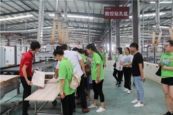 推动绿色领跑,诗尼曼湖北基地迎红星美凯龙“品牌环保行”