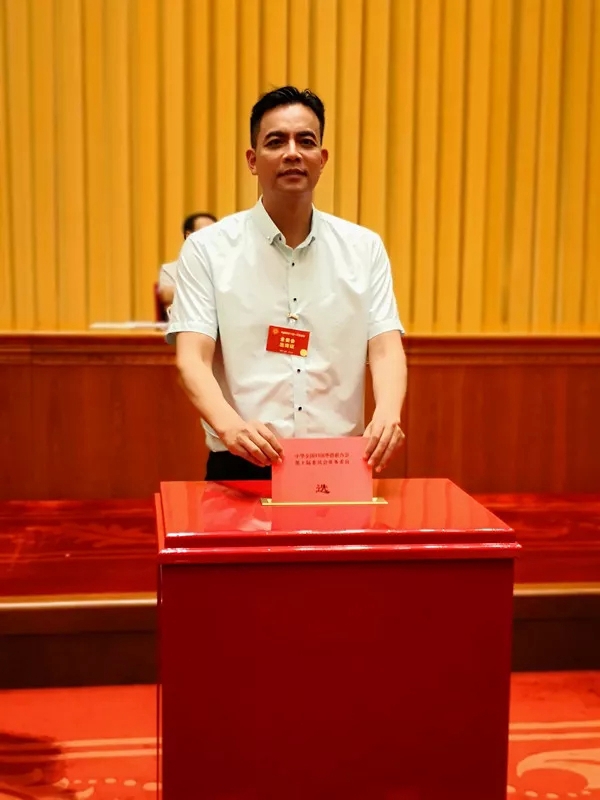 美涂士集团董事长周伟建再次当选中国侨联常务委员！