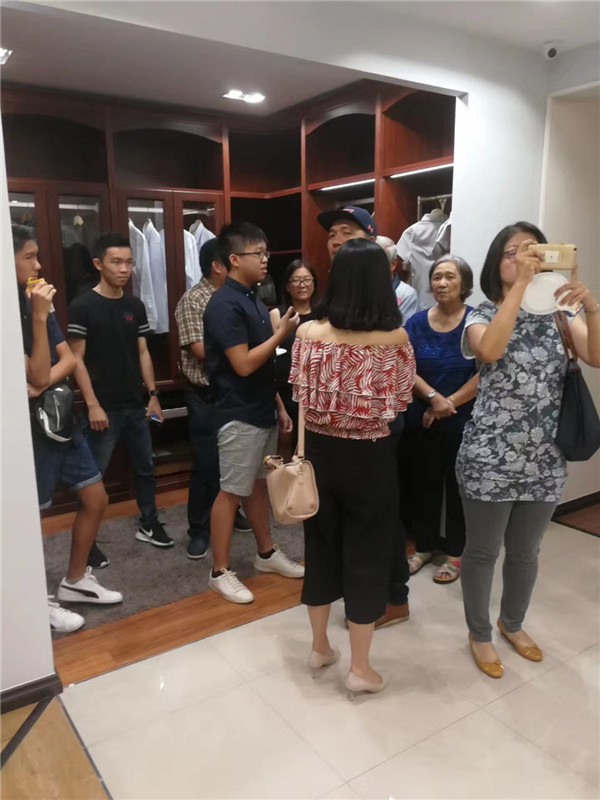 壹家壹品马来西亚旗舰店开业：马来西亚沙巴州副州长兼旅游、文化及环境部长亲临现场祝贺