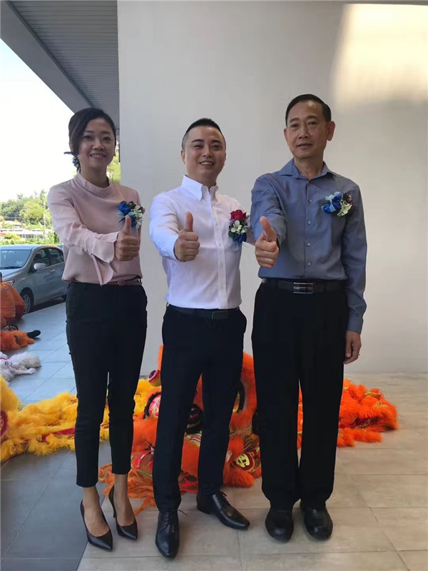 壹家壹品马来西亚旗舰店开业：马来西亚沙巴州副州长兼旅游、文化及环境部长亲临现场祝贺