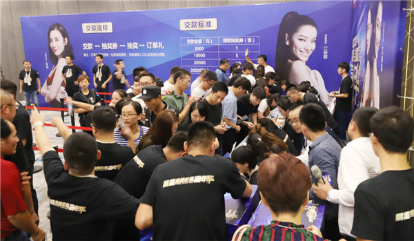 实力唱将江映蓉助阵嘉年华现场，与您共鉴柜猫品质