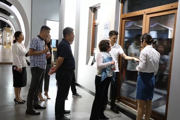 科饶恩门窗迎接陕西有色建设有限责任公司董事长卢晓岚一行莅临参观考察!