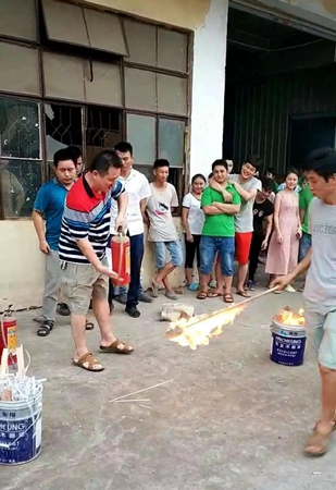 消除火灾隐患,提高安全意识——和兴赢木业开展消防安全演练