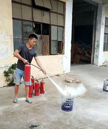 消除火灾隐患,提高安全意识——和兴赢木业开展消防安全演练