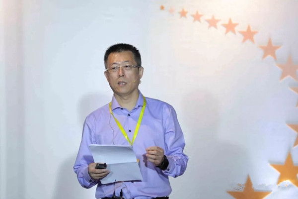 《心城市》巅峰论坛成功举办 森鹰门窗边书平发表《节制》为题演讲
