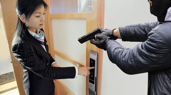威士丹利智能琐：国有英雄守，家有智能护，家居安全不用愁