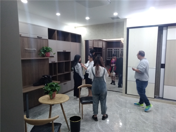 旗舰起航：品爱定制家居河南郑州店耀世开业！