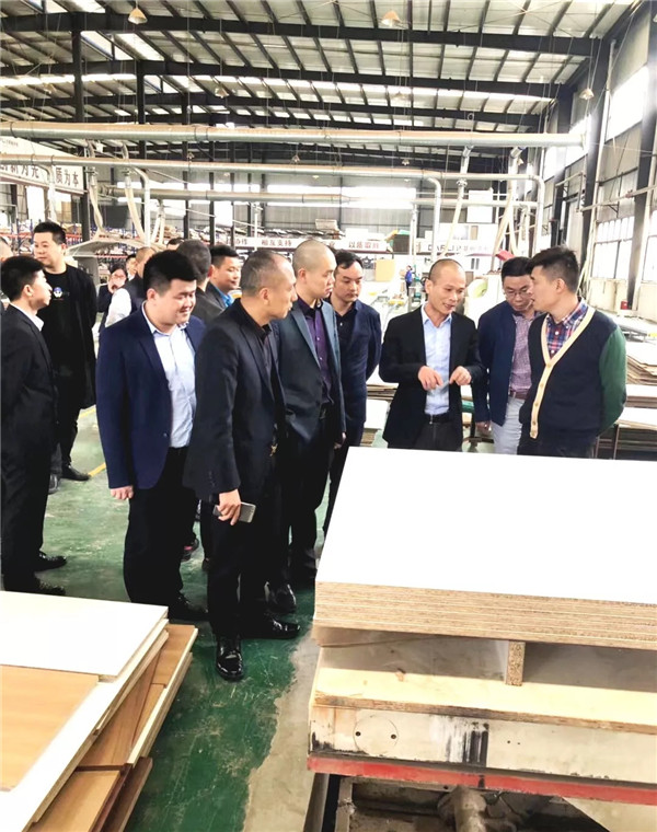 不忘初心，砥砺前行：四川定制家居专委会莅临达斐丽参观考察