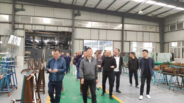 雅之轩门窗迎来门业协会企业家参观团，强大实力获肯定