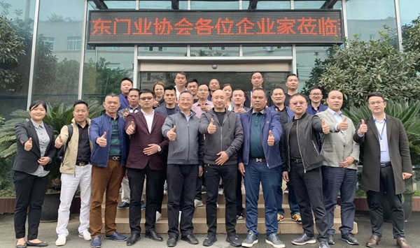 雅之轩门窗迎来门业协会企业家参观团，强大实力获肯定