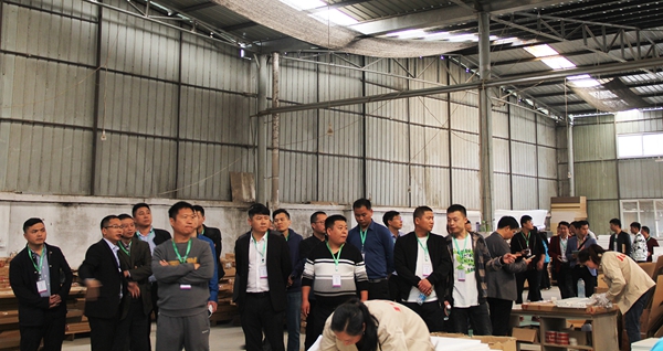 成都居里亚橱柜衣柜与河南定制家居行业商会交流分享，携手共赢