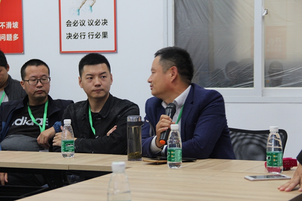 成都居里亚橱柜衣柜与河南定制家居行业商会交流分享，携手共赢