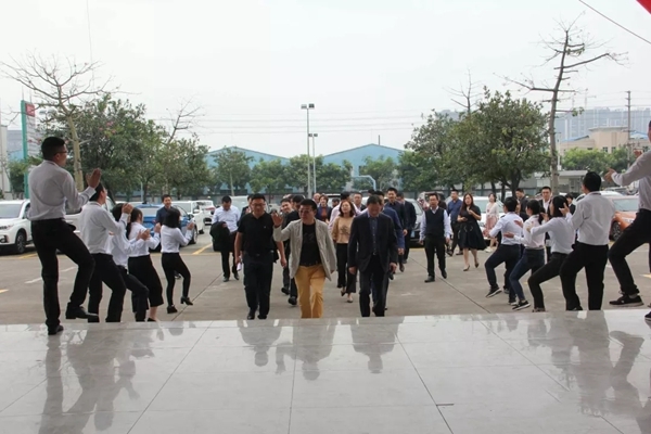 伊百丽全屋定制与全国35家建材卖场洽谈战略合作