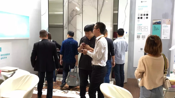 亚丹家居“陶”上添花,引爆招商现场!