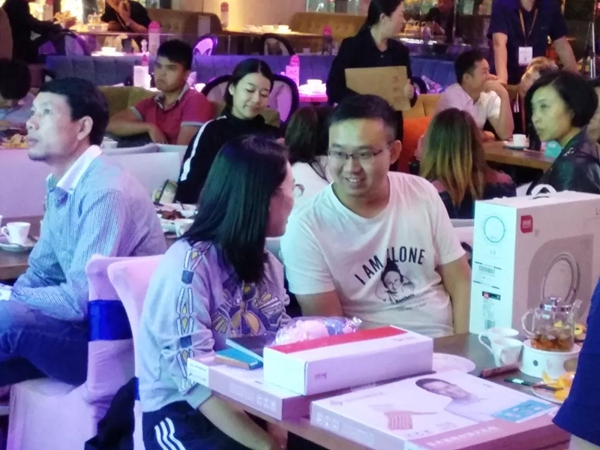 亚丹家居“陶”上添花,引爆招商现场!