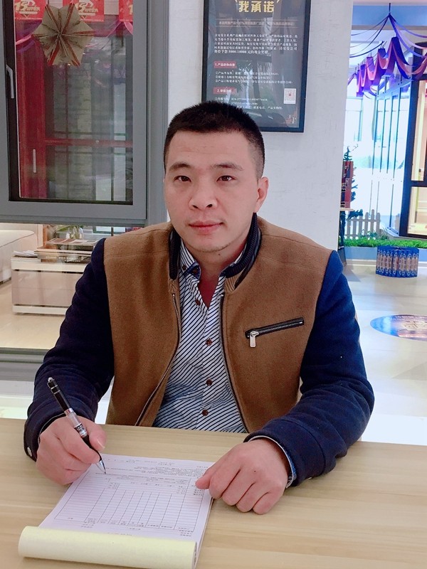 诗尼曼门窗明星经销商梁总:品质筑基,服务制胜