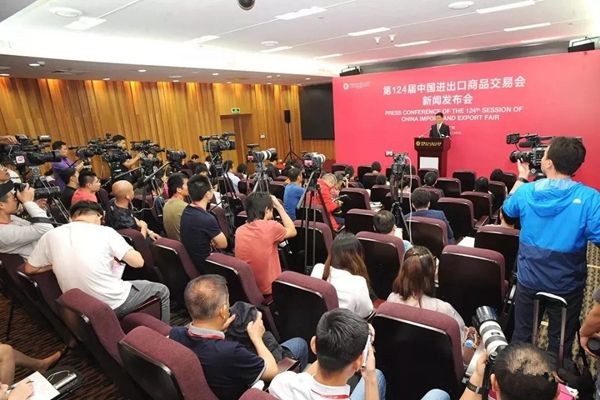 木斯特整木家装联合美饰外销团队参展124届广交会