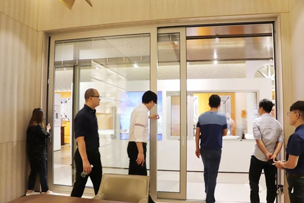 红星美凯龙集团领导莅临百利玛门窗参观指导