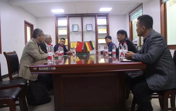 德国木窗协会会长爱德华·阿佩尔·汉斯先生莅临三玉窗业参观交流