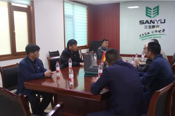 德国木窗协会会长爱德华·阿佩尔·汉斯先生莅临三玉窗业参观交流