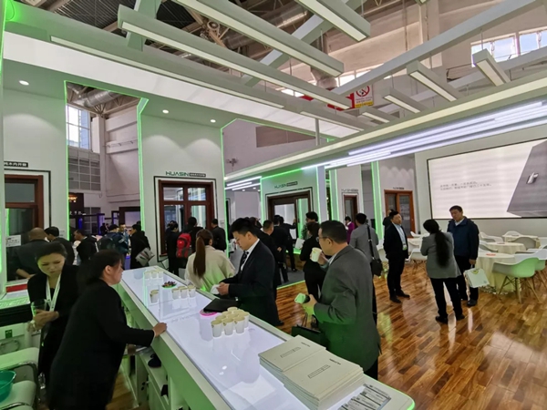 2018FBC门窗幕墙展丨第二天华兴节能门窗在W1.102持续绽放!