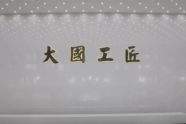 鹤壁市市委书记马富国、市长郭浩一行莅临科饶恩门窗参观指导工作