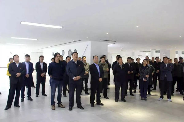 鹤壁市市委书记马富国、市长郭浩一行莅临科饶恩门窗参观指导工作