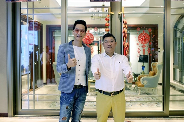 派雅门窗从化店新模式开展 香港著名影星陈启泰先生亲临点赞
