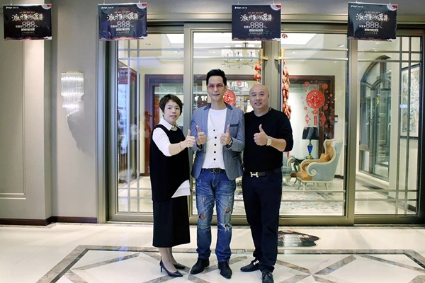 派雅门窗从化店新模式开展 香港著名影星陈启泰先生亲临点赞