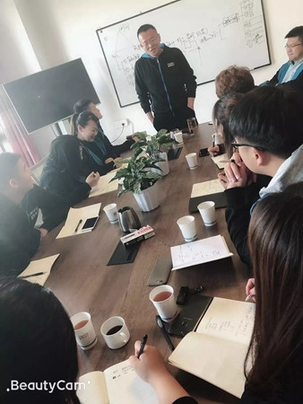 跃界木门开业筹备 开展经销商系统学习会议