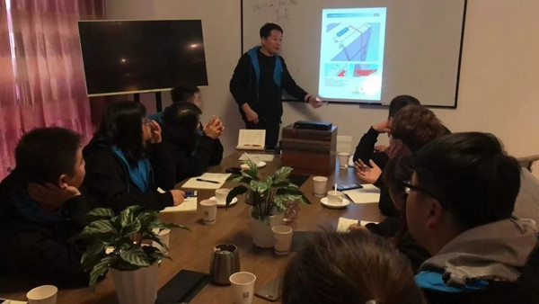 跃界木门开业筹备 开展经销商系统学习会议