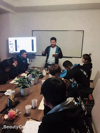 跃界木门开业筹备 开展经销商系统学习会议