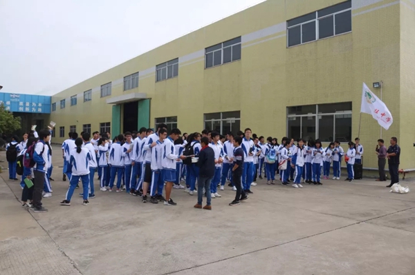 Haffner海富纳获肇庆高新区大旺中学赠送的“普惠社会，情系教育”锦旗