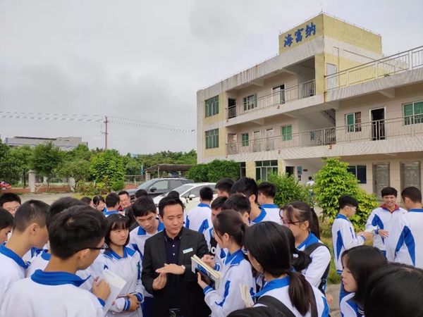Haffner海富纳获肇庆高新区大旺中学赠送的“普惠社会，情系教育”锦旗