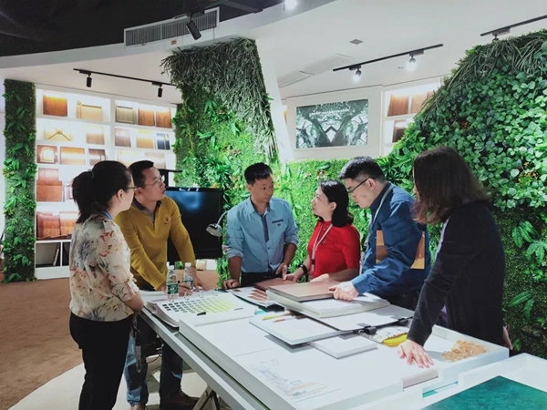 华润涂料全国展示中心参观人数激增！2019家具新品值得期待