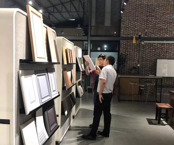 华润涂料全国展示中心参观人数激增！2019家具新品值得期待