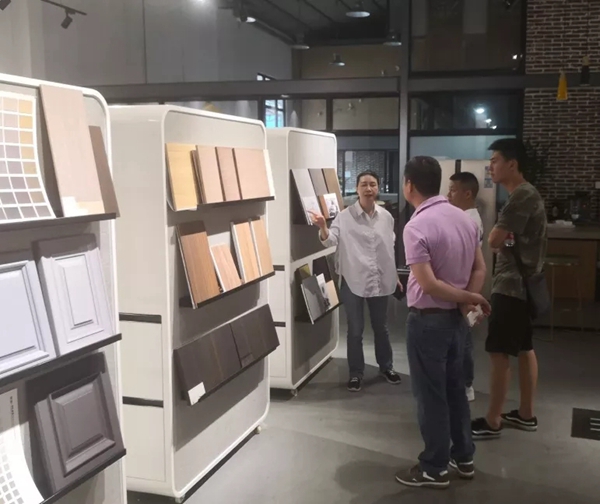 华润涂料全国展示中心参观人数激增！2019家具新品值得期待