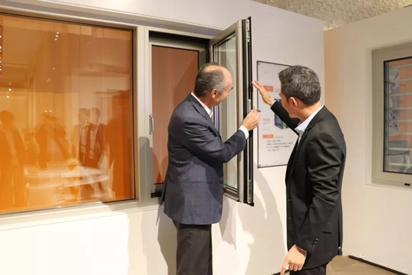 德国格屋集团领导到访百利玛门窗,共商创新技术发展之道 德国格屋集团领导到访百利玛门窗,共商创新技术发展之道