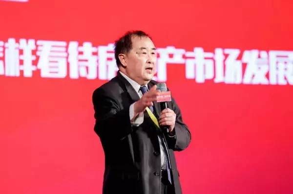 高牌地板总经理肖健隆重出席“聚势赋能 ·聚变鼎新”的年度盛典