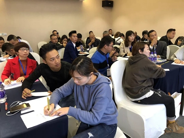 科鲁特铝艺园林于11月7日至8日开展了“业绩突破 制胜终端”的专题培训