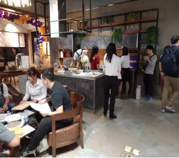 百能不锈钢橱柜一天狂签89单,预收款达百万,引爆深圳龙华店 百能不锈钢橱柜一天狂签89单,预收款达百万,引爆深圳龙华店